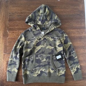 Cliche’ camo hooded sweater